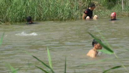 小伙野泳溺亡，其父母起诉村委会赔偿