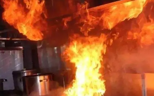 内蒙古一餐馆突发火灾，数人伤亡