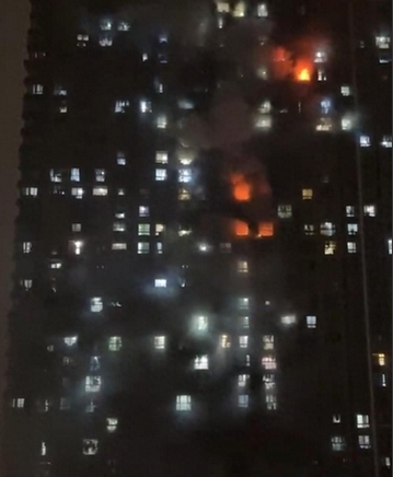 南京一高层住宅午夜着火，现场四人遇难